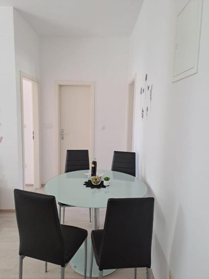 Apartman Tanja Appartamento Bilice Esterno foto